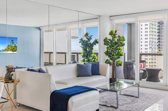 Building Photo - 1717 N Bayshore Dr