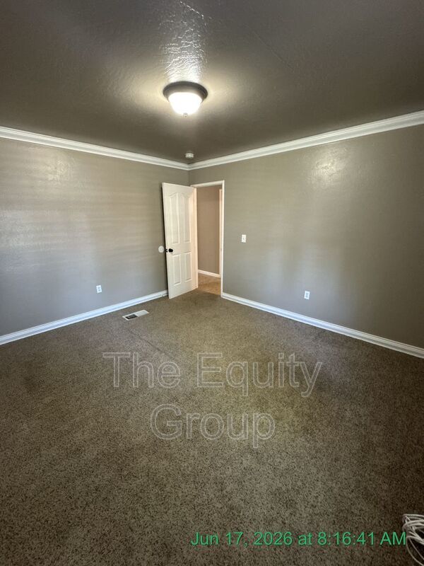 Building Photo - 2601 S Kloth Dr