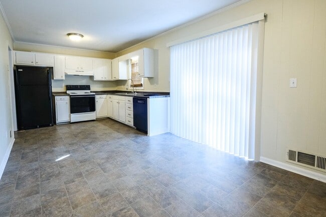 Building Photo - 135 Arrowhead Rd