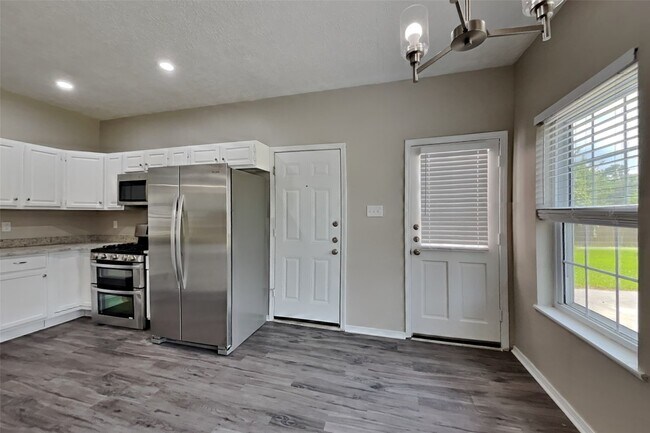 Building Photo - 5511 Pipingwood Dr