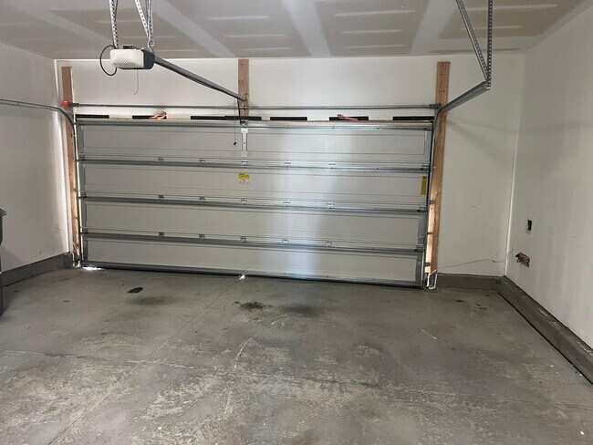 Building Photo - 523 Balsam Fir Dr