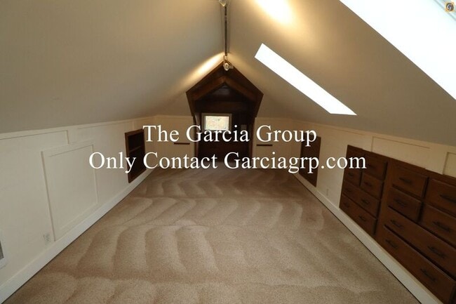 Building Photo - 602 NE Brazee St