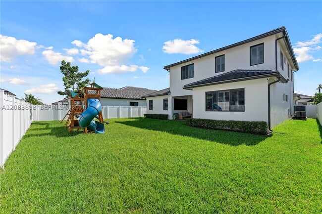 Building Photo - 4406 SW 176th Ave