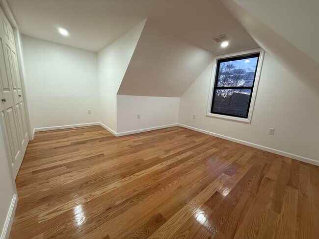 Building Photo - 23 E 44th St