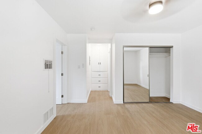 Building Photo - 4919 Coldwater Canyon Ave