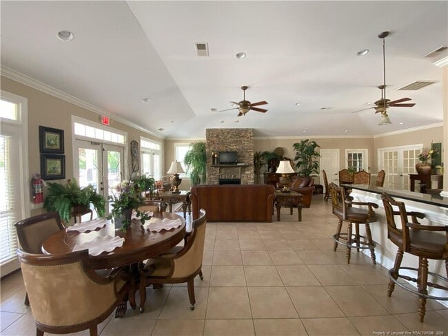 Building Photo - 411 Gallery Dr