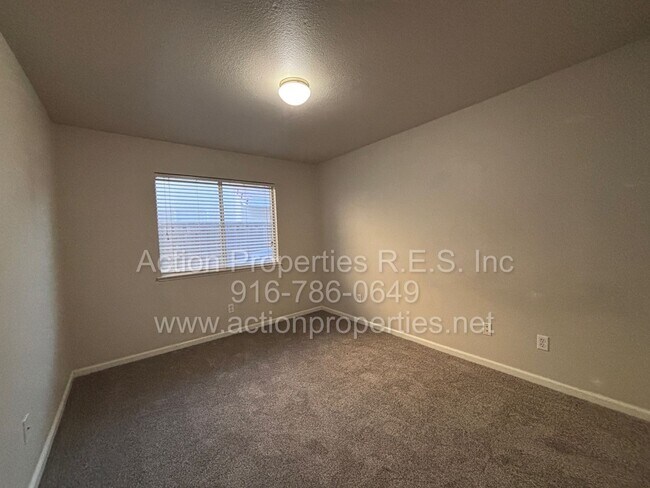 Building Photo - Updated 4 Bed, 2 Bath - 3 Car Garage - New Flooring - Close to Schools, Parks, and Shopping!