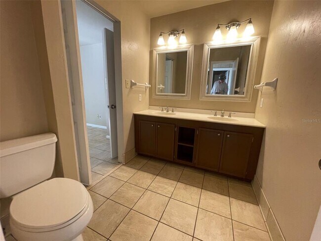 Building Photo - 2001 NW 15 Ave