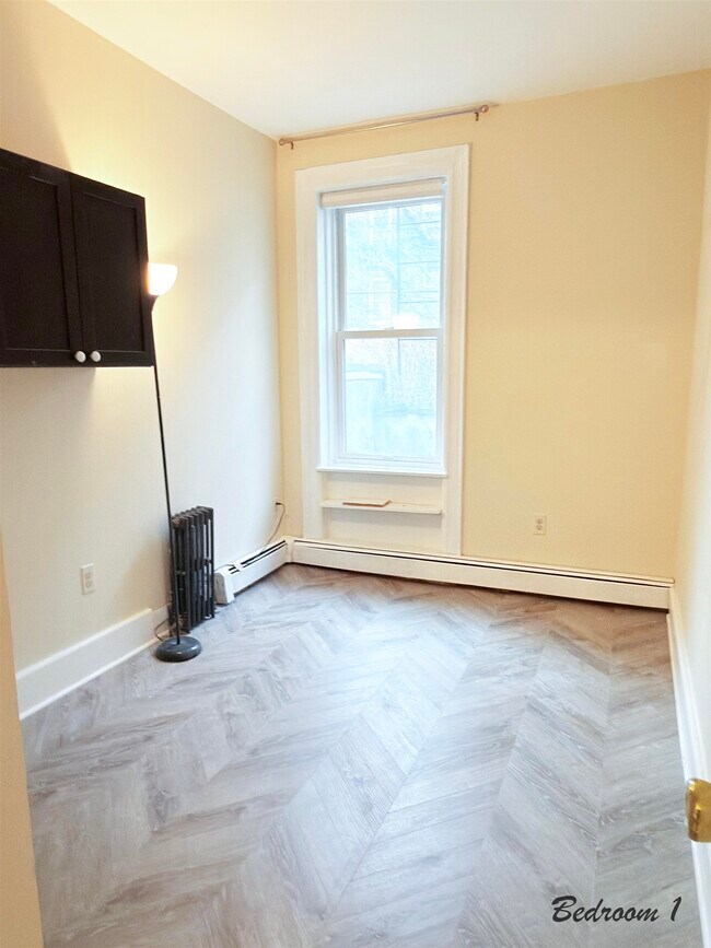 Building Photo - 622 Park Ave