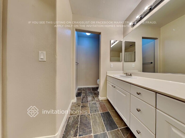 Building Photo - 2405 Eagleridge Dr