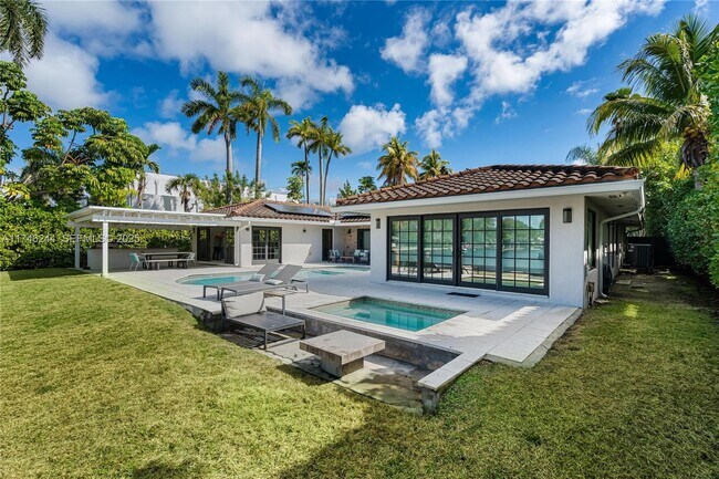 Building Photo - 524 Oleander Dr