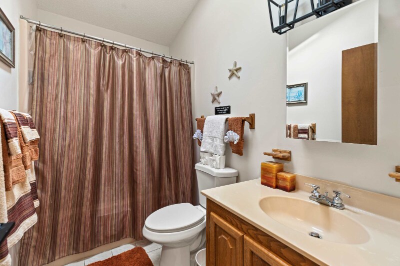 Building Photo - 2174 Lakeview Dr E