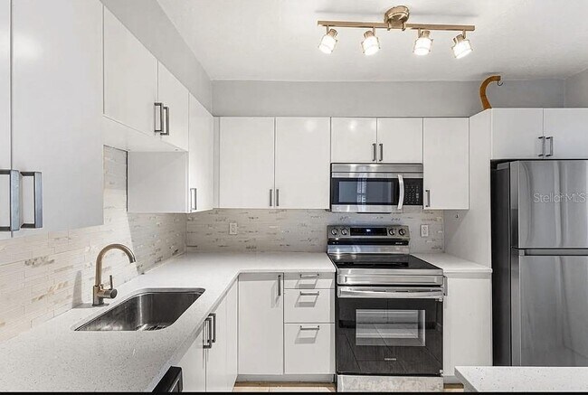 Building Photo - 546 Orange Dr
