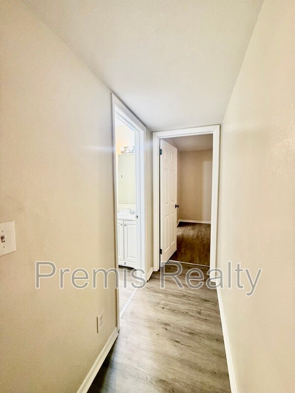 Building Photo - 1799 N Highland Ave