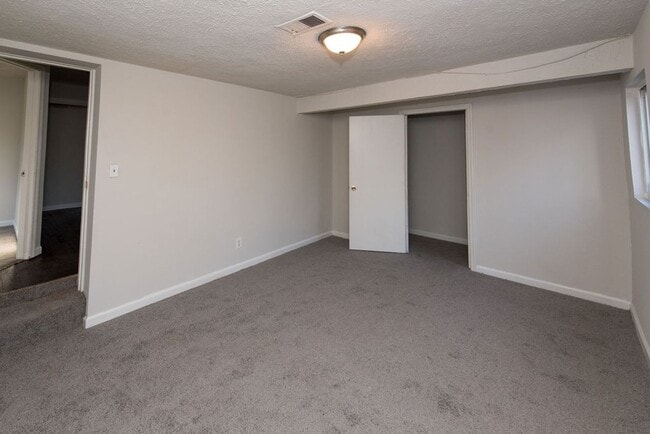 Building Photo - PRICE HILL-NICE 3 BEDROOM 1 BATH RANCH with