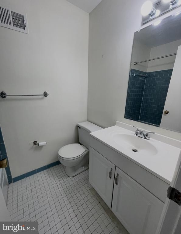 Building Photo - 5 Briardale Ct