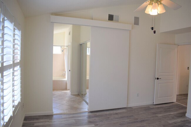 Building Photo - 9456 Cedarview Way