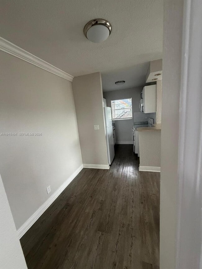 Building Photo - 110 SE 2nd St