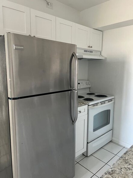 Building Photo - 374 Sunshine Dr