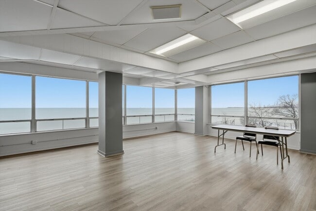 Building Photo - 6301 N Sheridan Rd