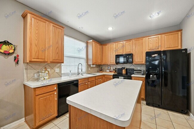 Building Photo - 7912 Adobe Dr