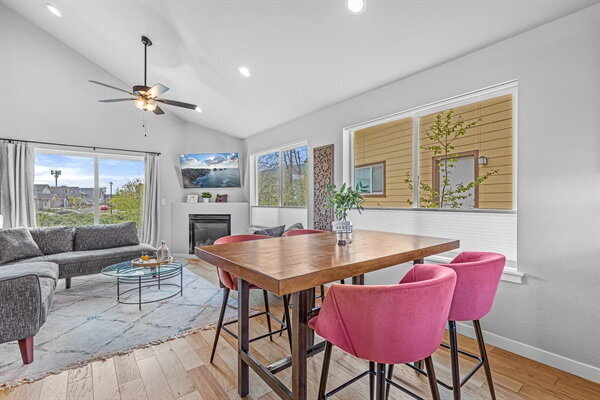 Building Photo - 303 Gangnes Dr