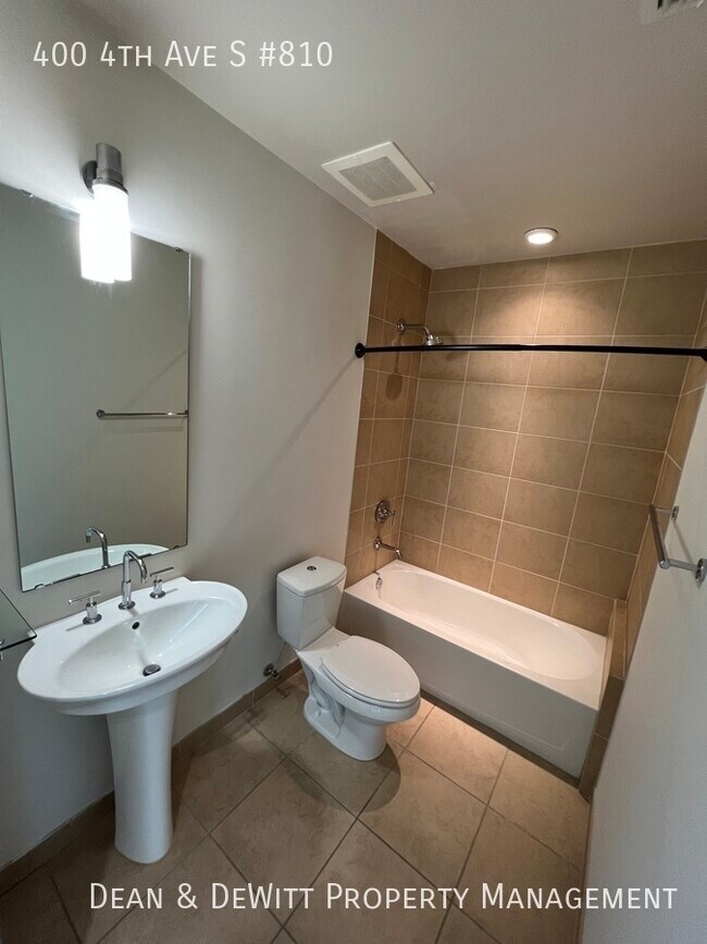 Building Photo - 400 4th Ave S