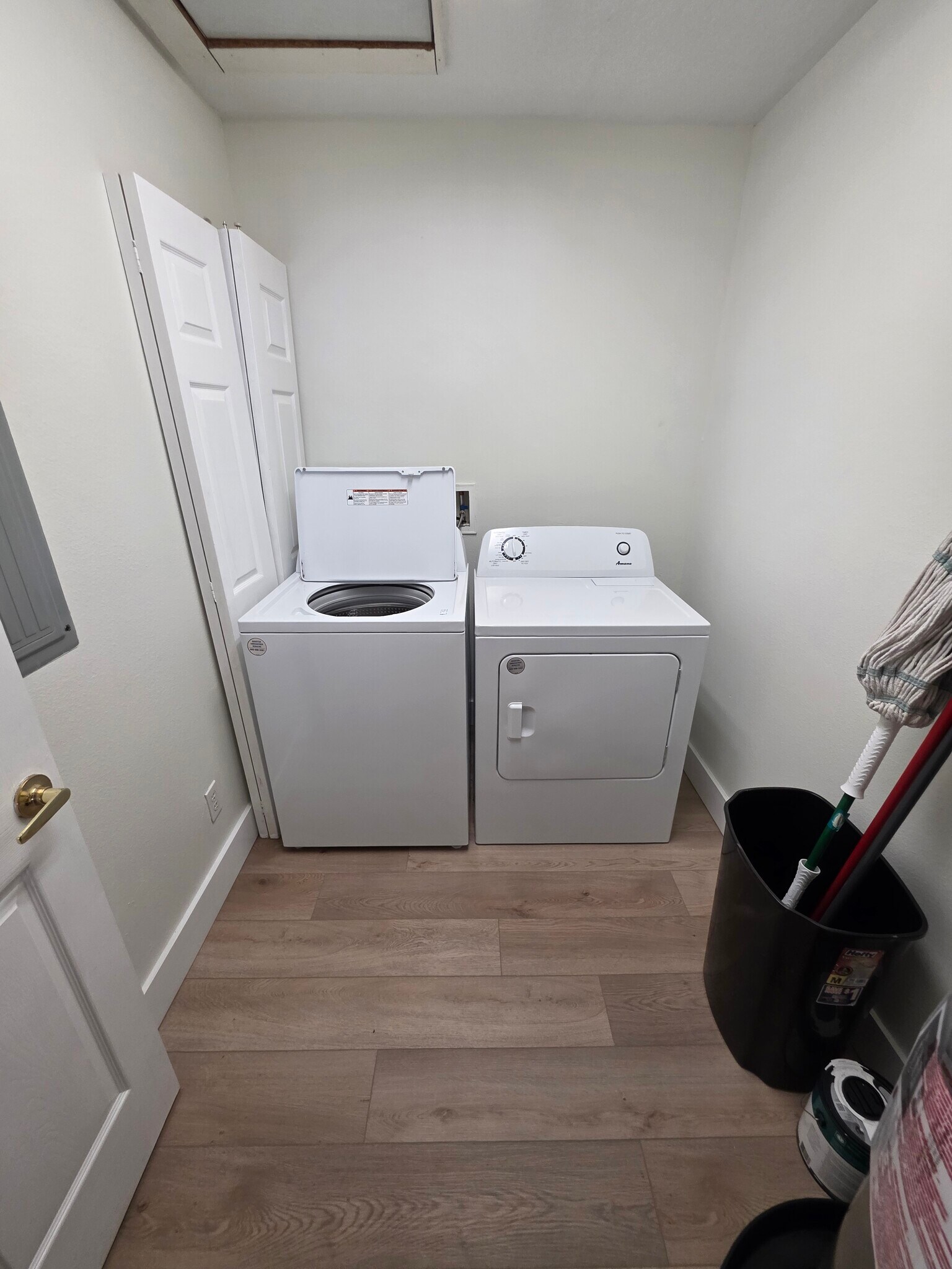 Building Photo - 512 13th Pl