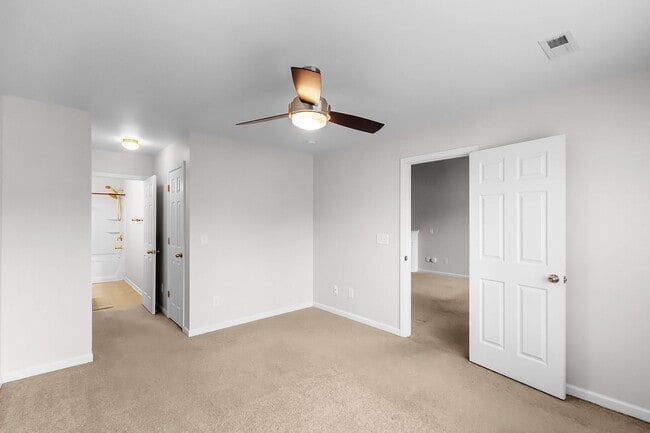 Building Photo - Master-on-Main End-Unit Townhome in Back Creek Villages!