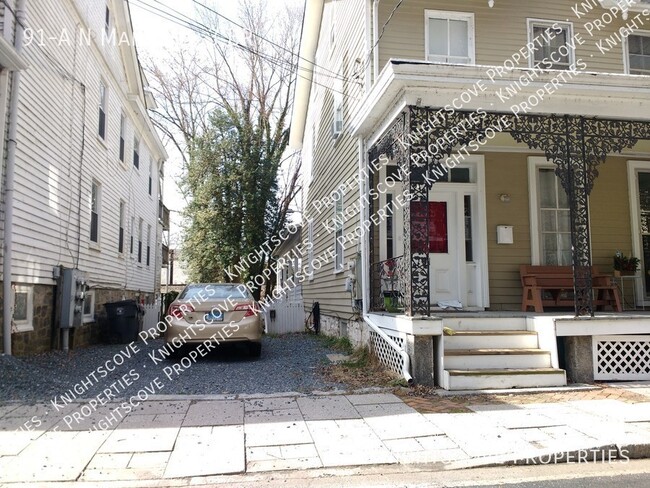 Building Photo - Beautiful, large historic home with origin...