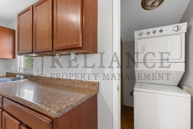 Building Photo - 1817 Catherine St