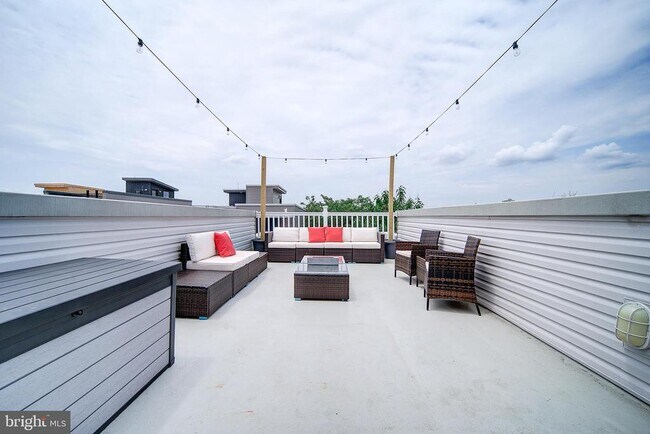 Building Photo - 1513 S Lambert St