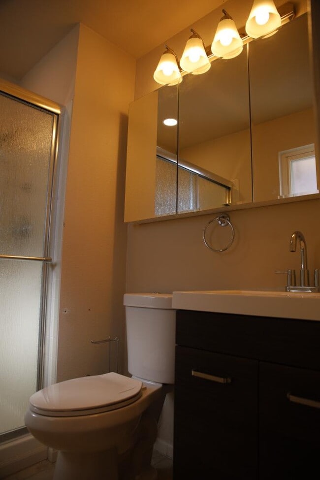 Building Photo - 1551 E Costilla Ave