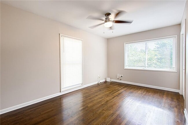 Building Photo - 4984 Crowe Dr SE