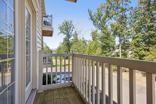 Building Photo - Welcome to this stunning 3-bedroom, 2.5-ba...
