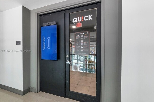 Building Photo - 1155 Brickell Bay Dr