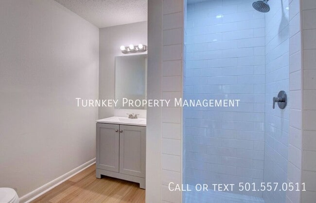 Building Photo - 2509 Vancouver Dr