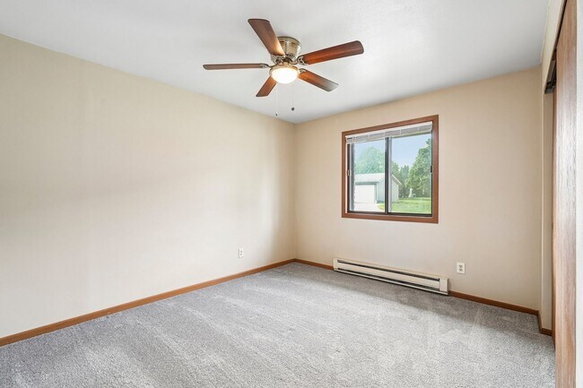 Building Photo - Renovated Private Entry 2 Bedroom Apartment Available!
