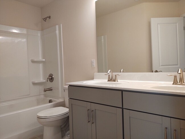 Building Photo - Enchanting Townhome located in the Pringle...