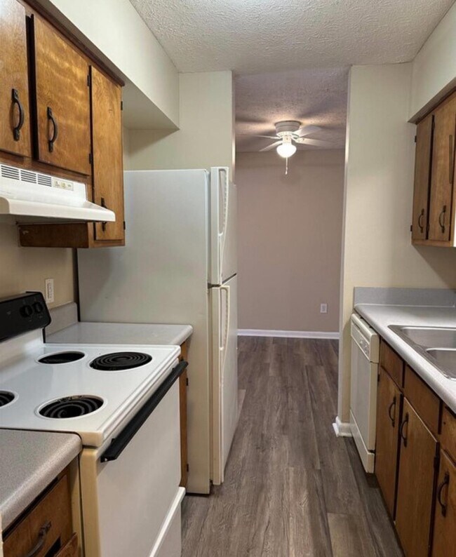 Building Photo - 615 Carter Ln