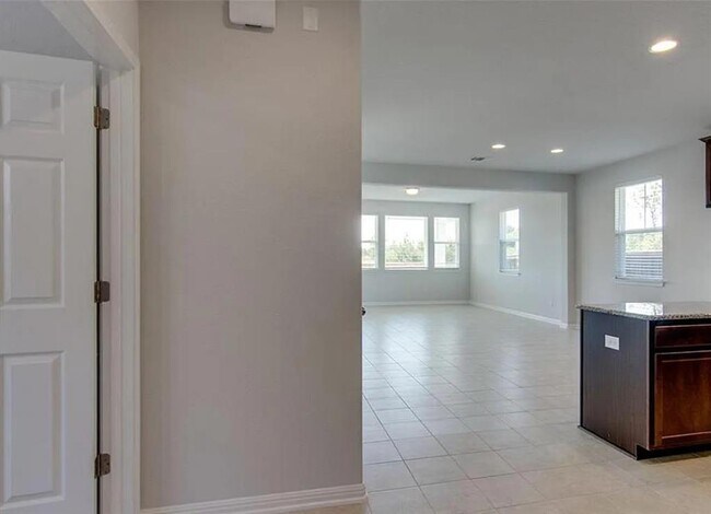 Building Photo - 240 La Escalera Dr
