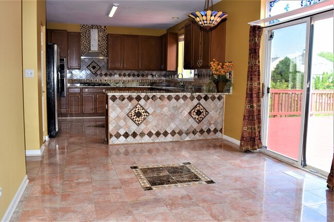 Building Photo - 2480 Lehman Dr