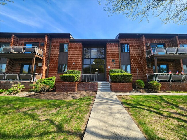 Building Photo - 5 Darian Ct