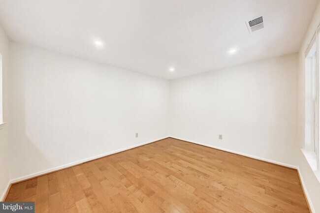 Building Photo - 5707 Brewer House Cir