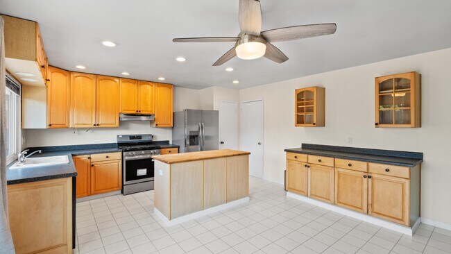 Building Photo - 1623 Oneel Dr