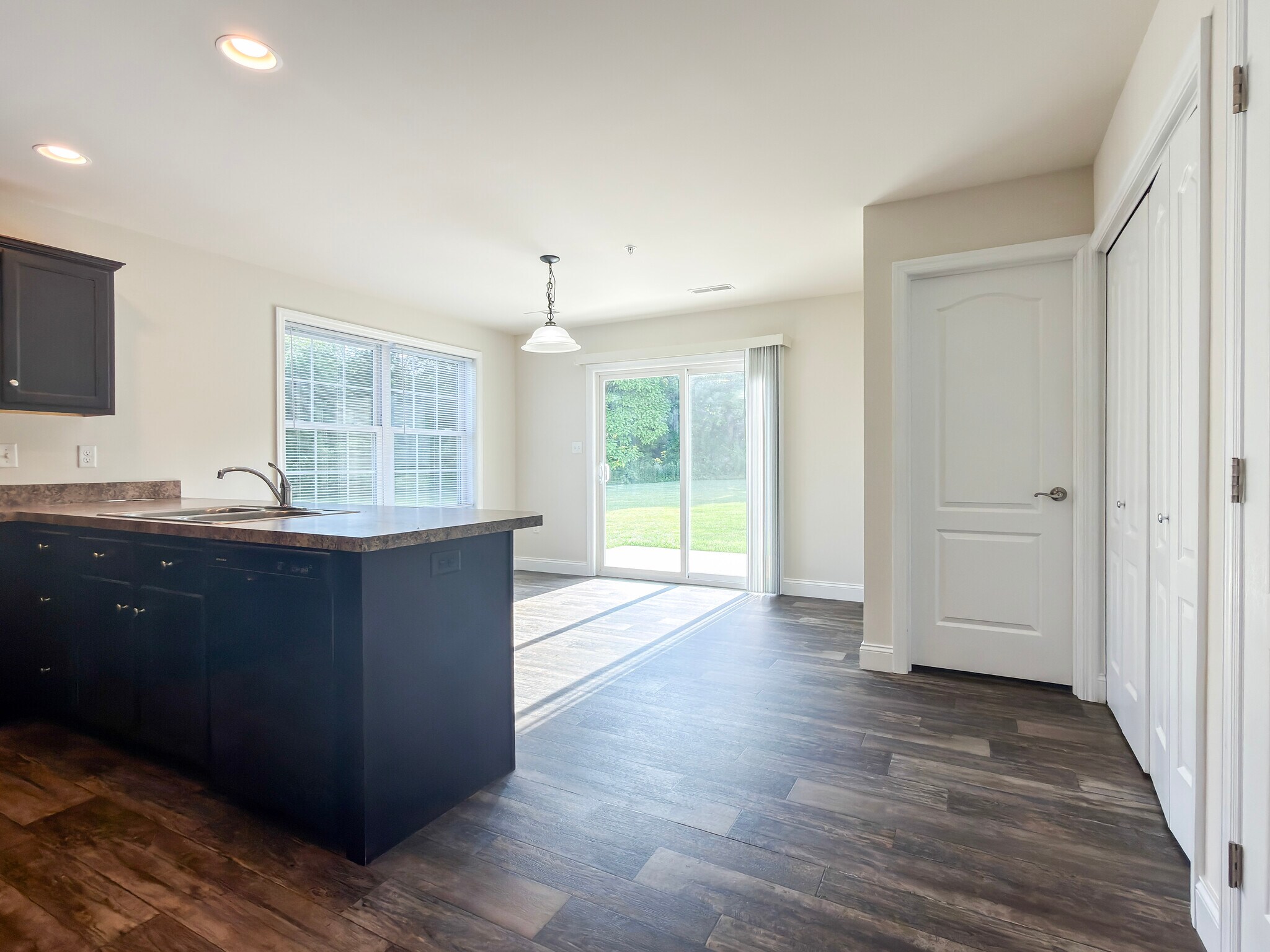 Building Photo - 141 Cedarwood Dr