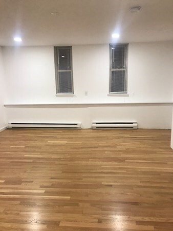Building Photo - 506 E Broadway