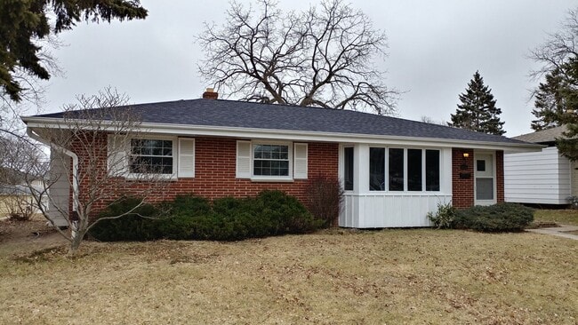 Primary Photo - 3 Bedrooom Home Located in the Heart of We...