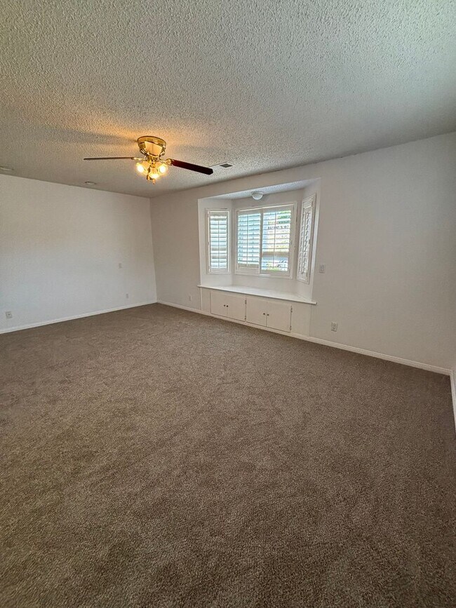 Building Photo - 4122 Aragon Dr
