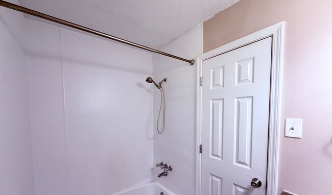 Building Photo - 4431 Donegal Cir